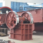 顎式破碎機(jī)運(yùn)行時破碎腔有劇烈撞擊事件